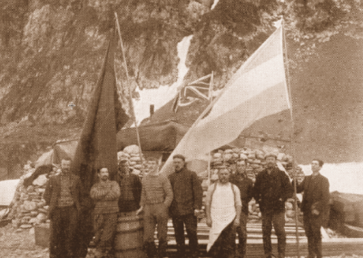 Bandera Argentina en Orcadas del Sur